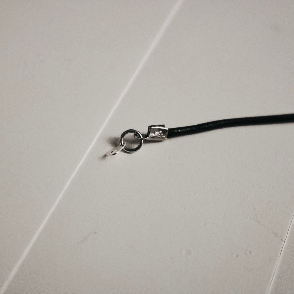 Single Pearl Chocker Black Chord - Picture 4 of 4